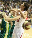图文-[热身赛]中国女篮72-73澳大利亚张帆遭到犯规