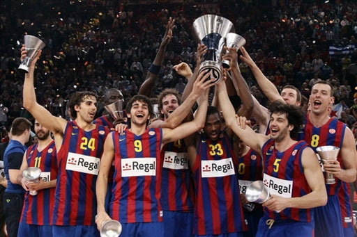 图文-欧洲篮球联赛巴塞罗那捧杯 比比谁乐得最