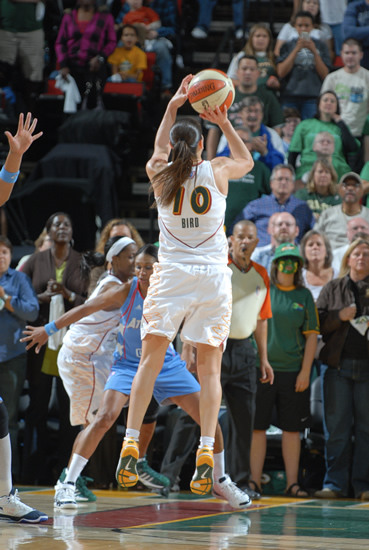 ͼ-WNBAܾһ籩79-77βȶͶ