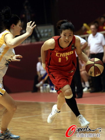 [em41] 图文-中澳女篮对抗赛第二战 张伟风驰电掣http://sports.