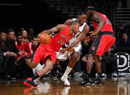 图文-[常规赛]猛龙vs奇才 威姆斯运球突破_篮球-nba