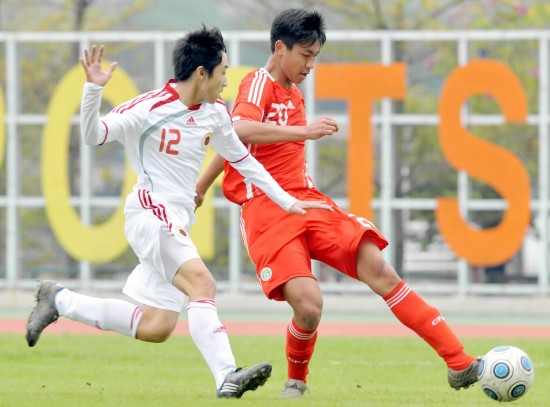 图文-中国队获香港国际青年足球赛冠军陈汉突破