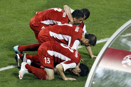 图文-[亚洲杯]沙特VS叙利亚 叙利亚球员跪地庆