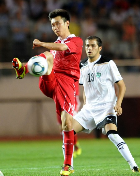 图文-热身赛中国对阵乌兹别克斯坦 杨昊比赛中
