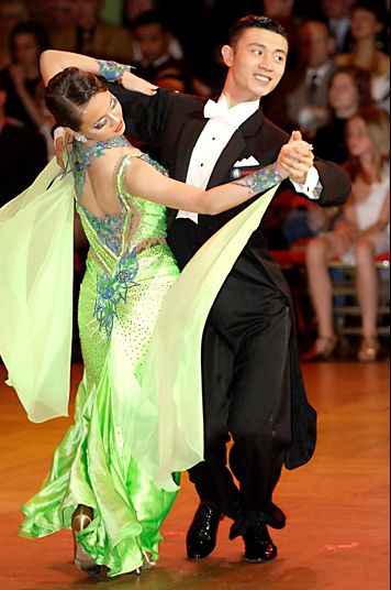 情侣冠军谱写体育舞蹈佳话帅哥靓女今成主角(图)