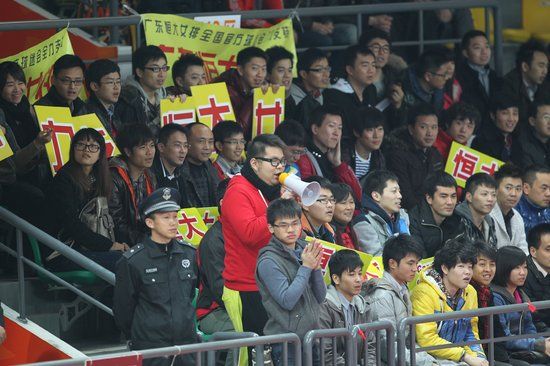图文-女排联赛第十六轮恒大3-0天津 球迷加油助