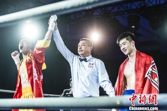 图为裁判宣布结果。 IBF中国区 摄