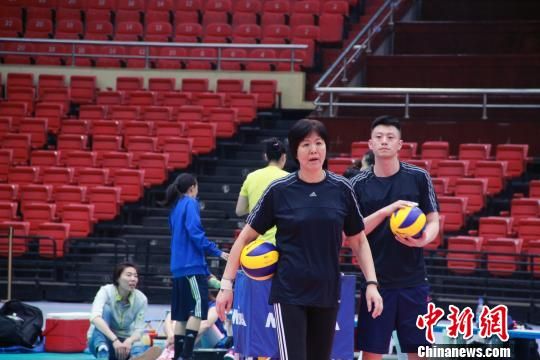 ��ƽ�����й�Ů�żӽ�ѵ��