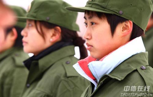 ͼ��-��ƹѩ�п�ʼ��ѵ��װ��Ծ������͸��˧��