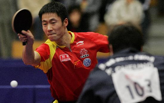 图文-乒乓球奥运会亚洲区预选赛 王励勤一丝不