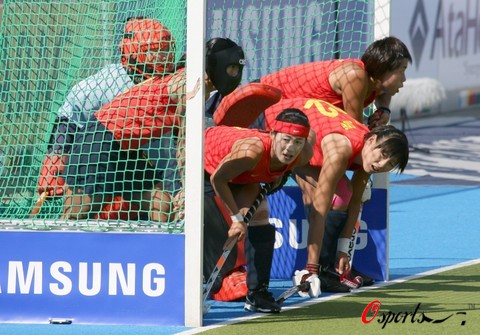 图文-[女曲冠军杯]中国1-3荷兰球门线上严阵以待