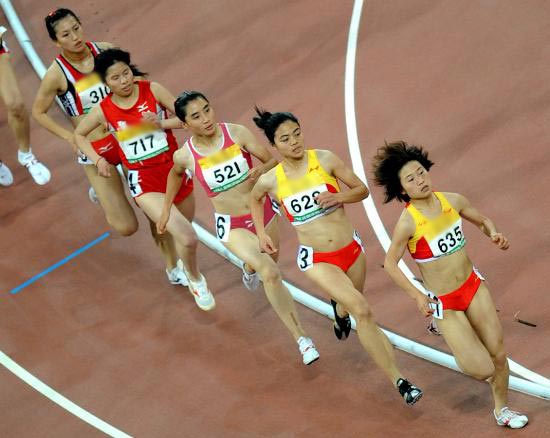 图文-中国田径公开赛23日战况 女子1500米