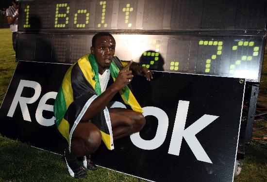图文-博尔特创男子百米新世界纪录 成绩前留下