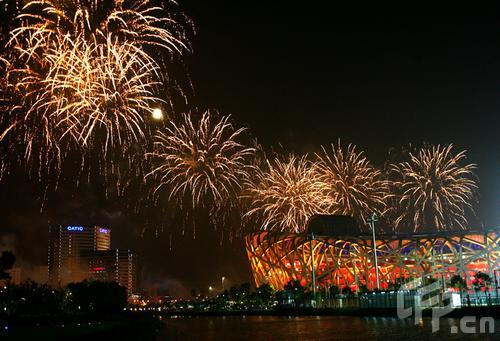 图文-奥运开幕式彩排首次燃礼花 烟火点缀北京夜空