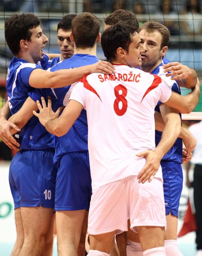 图文-世界男排联赛塞尔维亚胜美国 塞尔维亚庆祝胜利