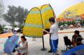 图文-市民排队购最后一批奥运门票 搭起帐篷抵御酷暑