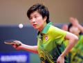 图文-中国香港乒乓球队备战北京奥运 林菱在发球