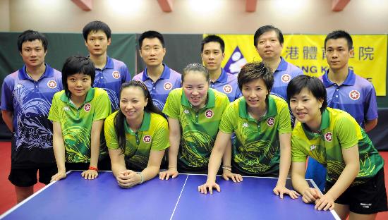 图文-中国香港乒乓球队备战奥运 选手和教练合影
