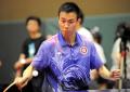 图文-中国香港乒乓球队备战奥运 李静在训练中回球