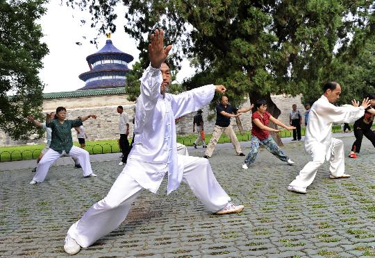 图文-动感之都奥运北京 市民在天坛公园积极晨练