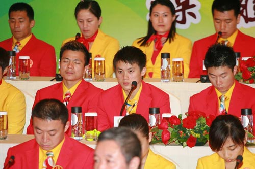 图文-中国奥运金牌运动员记者会 蹦床冠军陆春龙