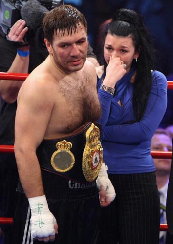 图文-WBA重量级拳王争霸战赛况 妻子心疼冠军