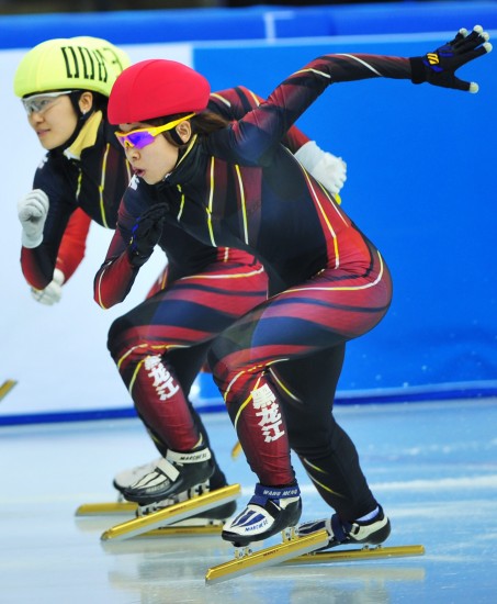 图文-全运短道女子500米王蒙夺冠 起跑时电光火石