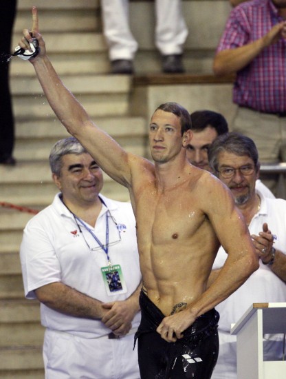 图文-贝尔纳破男子100米自由泳世界纪录 傲然