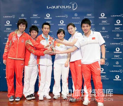 图文-中国代表队获劳伦斯最佳团队奖中国健儿