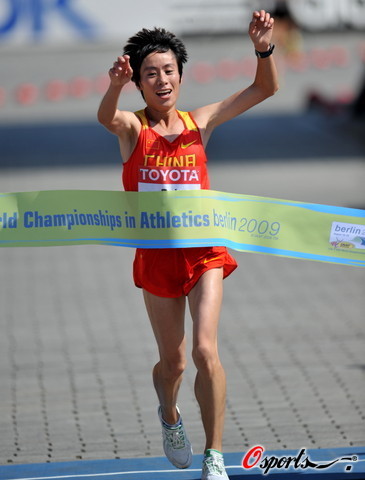 田径:白雪获历史突破,中国队首夺世锦赛女子马拉松金牌