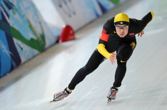 图文-速度滑冰男子500米首轮 王楠全力出击