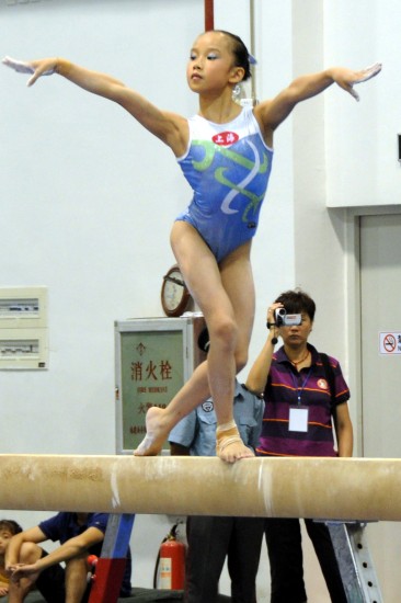 图文全国少年体操比赛福州赛区上海选手范忆琳
