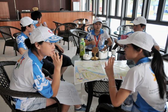 图文-7000余名志愿者将服务全国特奥会 美女志