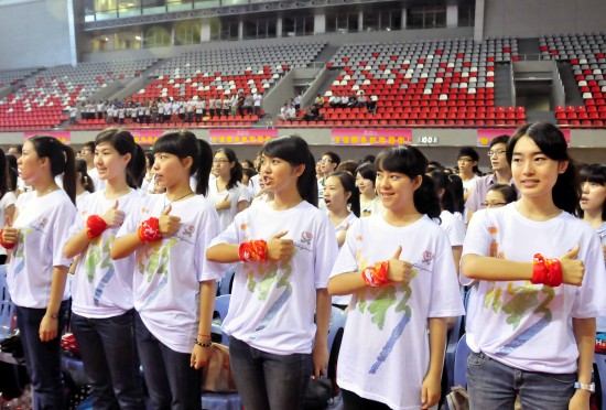 图文-亚运运动员村志愿者团队成立 进行宣誓仪