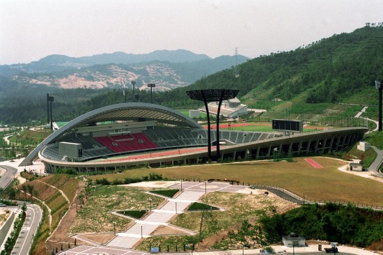 图文-历届亚运会举办城市介绍广岛广域公园田径场