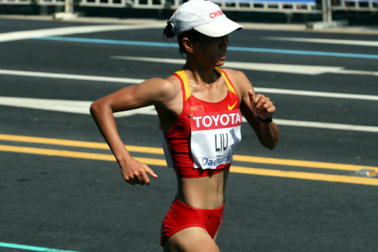 图文-女子20公里竞走刘虹获银牌 摆臂动作标准