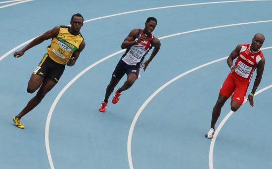 图文-博尔特晋级男子200米半决赛 博尔特弯道加速