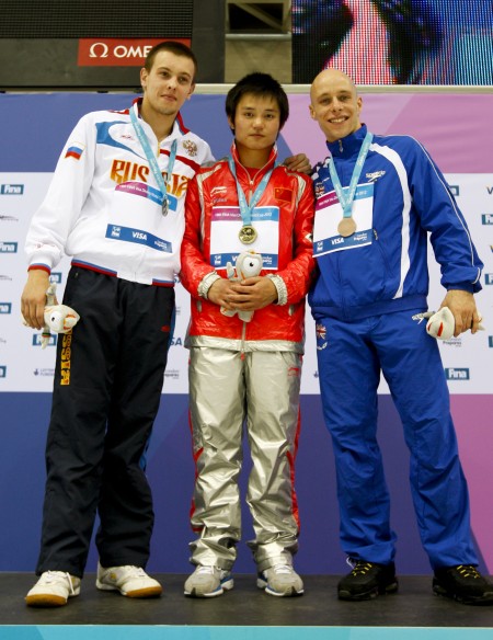 图文-跳水世界杯10米台邱波夺冠 冠亚季军合影