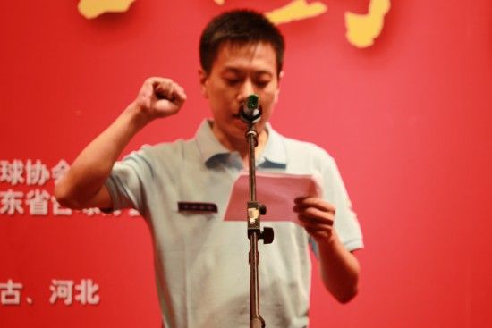 图文-星牌中式台球辽宁站开幕 运动员代表讲话