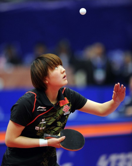 图文-世界乒乓球巡回赛总决赛 陈梦发球时抛球