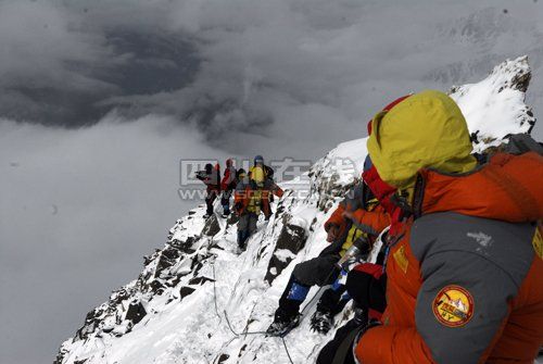 登四姑娘山三峰失踪男子确认遇难_事故调研中