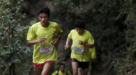 精英越野跑者本月中旬参赛香港100公里_越野