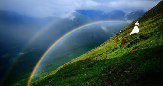 美国夫妇山顶拍婚纱幸遇双彩虹美景_登山-攀岩_新浪户外_新浪体育_新浪网