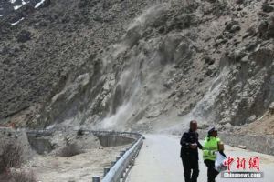 地震致西藏20人遇难 抢险救灾面临攻坚