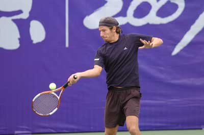 2007国际网联巡回赛北京开赛 中外选手赞网球