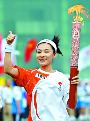刘璇获“三粒星”香港身份证进军娱乐圈先过语言关