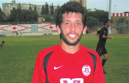 炸弹在球场中爆炸-一个阿根廷球员在以色列的