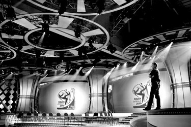 世界杯抽签现场布置完成 将有1.3亿电视观众收