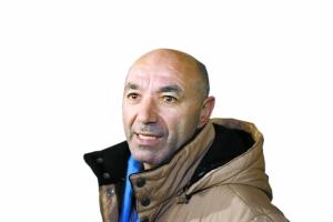 国安新帅帕切科低调抵京 助教团队黑白双煞辅