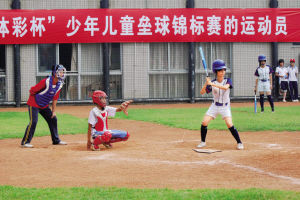 垒球项目的学校有龙珠中学,华侨城中学和卓雅小学,受器材和场地的限制